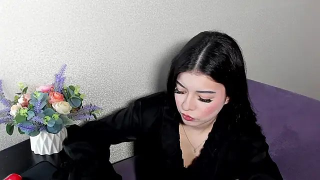 Snapshot of LisaColee chatting on June 3, 2026, 8:02 pm LisaColee online show from June 3, 2026, 8:02 pm