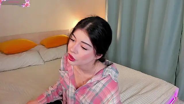 Snapshot of LisaColee chatting on May 22, 2026, 8:40 pm LisaColee online show from May 22, 2026, 8:40 pm