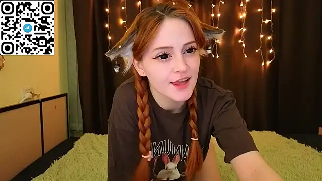 Snapshot of LittleFoxHole chatting on January 15, 2026, 2:20 pm LittleFoxHole online show from January 15, 2026, 2:20 pm