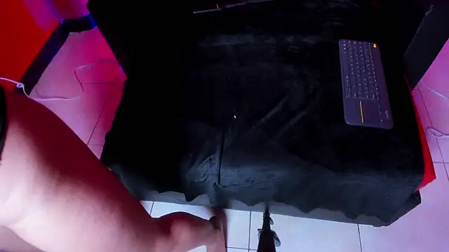 Snapshot of Miss_Thiana chatting on December 15, 2025, 7:41 pm Miss Thiana online show from December 15, 2025, 7:41 pm