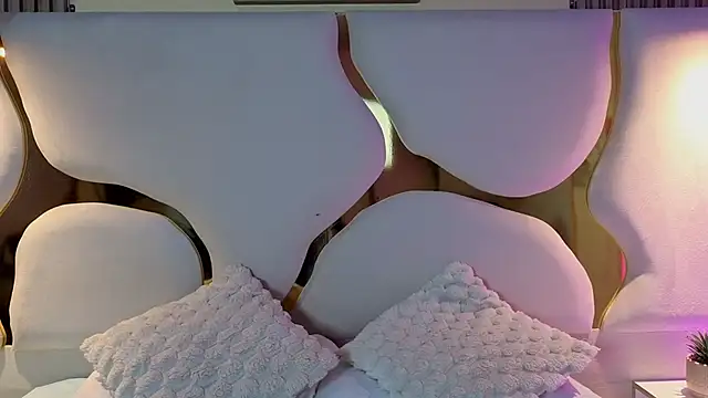 Snapshot of lunajones__ chatting on December 15, 2025, 8:47 pm lunajones online show from December 15, 2025, 8:47 pm