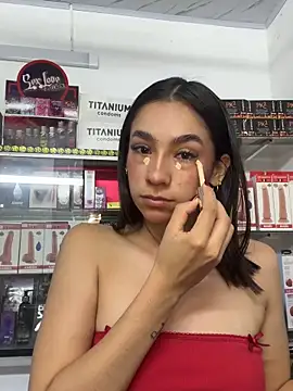 lunaluxury22 online show from April 13, 2026, 11:03 am