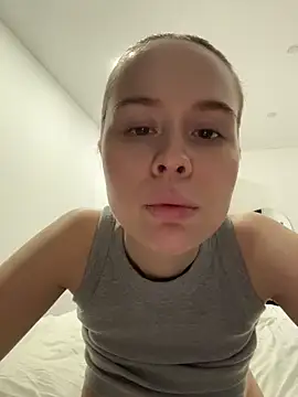 Snapshot of Nicole_Loving chatting on December 17, 2025, 9:53 pm Nicole Loving online show from December 17, 2025, 9:53 pm