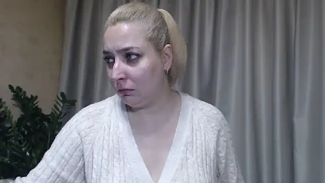 Snapshot of sweetpussy13 chatting on November 21, 2025, 8:46 am sweetpussy13 online show from November 21, 2025, 8:46 am