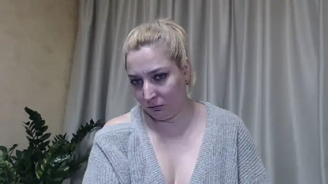 Snapshot of sweetpussy13 chatting on March 22, 2025, 10:06 am sweetpussy13 online show from March 22, 2025, 10:06 am