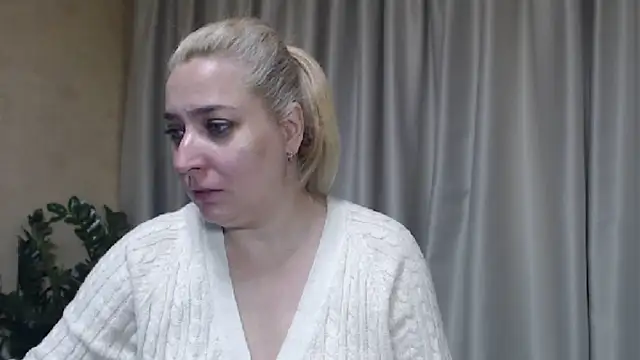 Snapshot of sweetpussy13 chatting on September 28, 2025, 5:36 am sweetpussy13 online show from September 28, 2025, 5:36 am