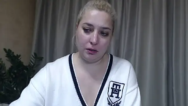 Snapshot of sweetpussy13 chatting on November 22, 2025, 8:46 am sweetpussy13 online show from November 22, 2025, 8:46 am