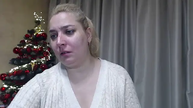 Snapshot of sweetpussy13 chatting on December 19, 2025, 6:27 am sweetpussy13 online show from December 19, 2025, 6:27 am