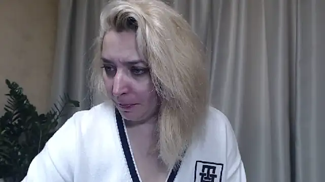 Snapshot of sweetpussy13 chatting on October 23, 2025, 6:34 am sweetpussy13 online show from October 23, 2025, 6:34 am