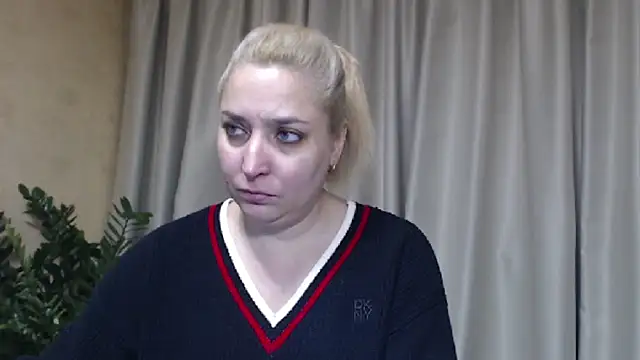 Snapshot of sweetpussy13 chatting on November 19, 2025, 8:58 am sweetpussy13 online show from November 19, 2025, 8:58 am