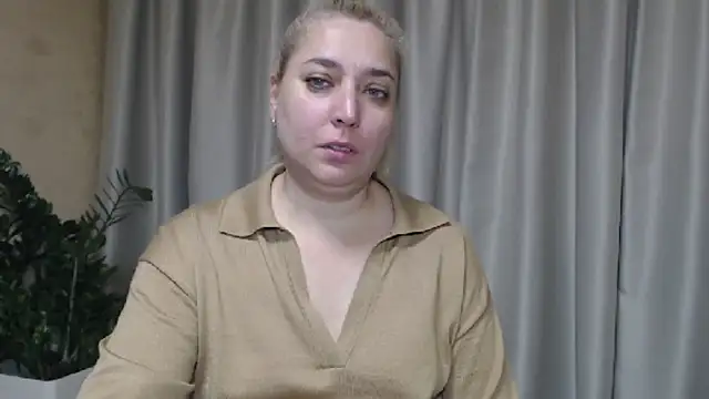 Snapshot of sweetpussy13 chatting on October 11, 2025, 6:14 am sweetpussy13 online show from October 11, 2025, 6:14 am