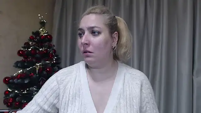 Snapshot of sweetpussy13 chatting on December 18, 2025, 7:35 am sweetpussy13 online show from December 18, 2025, 7:35 am