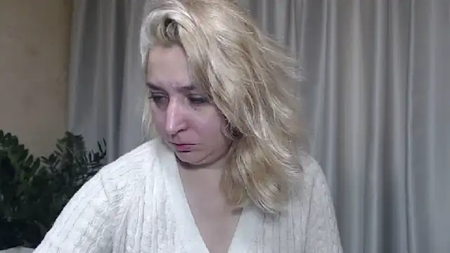 Snapshot of sweetpussy13 chatting on October 2, 2025, 6:28 am sweetpussy13 online show from October 2, 2025, 6:28 am