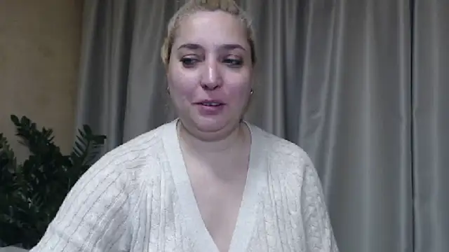 Snapshot of sweetpussy13 chatting on December 4, 2025, 7:07 am sweetpussy13 online show from December 4, 2025, 7:07 am