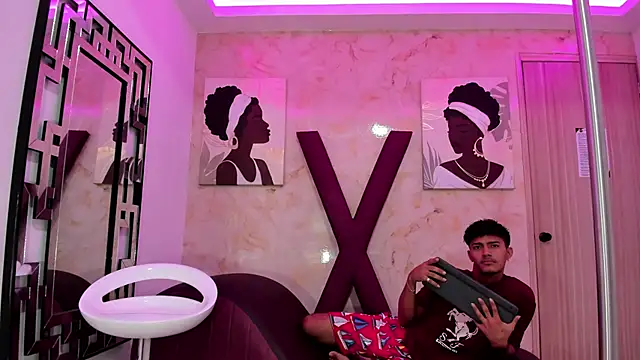 Snapshot of DIAMOND_BLACKS chatting on December 16, 2025, 7:23 am DIAMOND BLACKS online show from December 16, 2025, 7:23 am