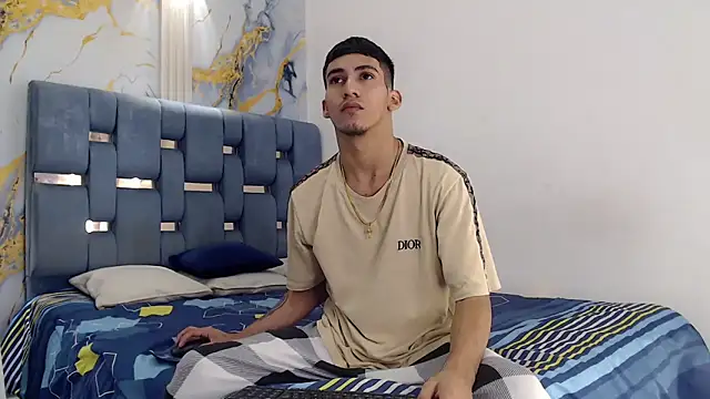 Snapshot of DIAMOND_BLACKS chatting on April 2, 2026, 7:15 am DIAMOND BLACKS online show from April 2, 2026, 7:15 am