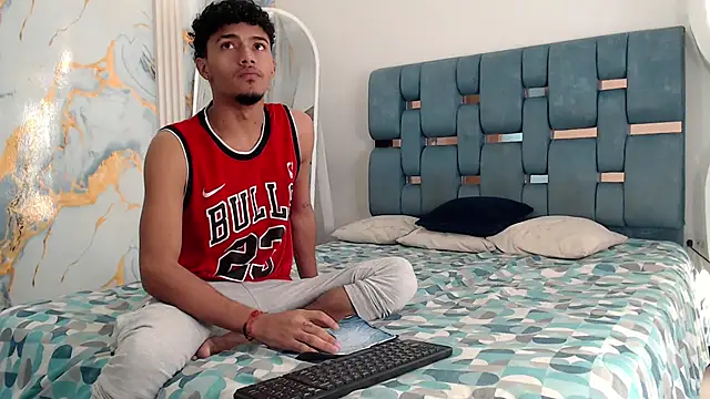 Snapshot of DIAMOND_BLACKS chatting on April 16, 2026, 7:20 am DIAMOND BLACKS online show from April 16, 2026, 7:20 am