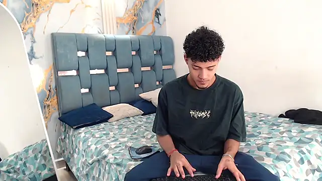 Snapshot of DIAMOND_BLACKS chatting on April 7, 2026, 7:21 am DIAMOND BLACKS online show from April 7, 2026, 7:21 am