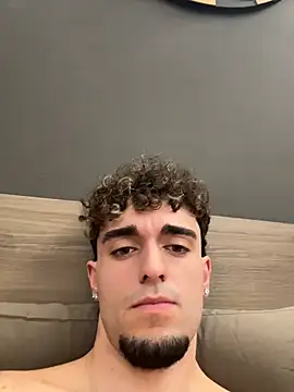 Snapshot of rich_papi chatting on December 14, 2025, 3:28 pm rich papi online show from December 14, 2025, 3:28 pm