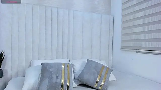 Snapshot of im_ariana_ chatting on January 9, 2026, 4:19 am im ariana online show from January 9, 2026, 4:19 am