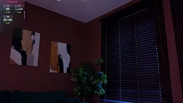 Snapshot of KeeleyBaker chatting on December 18, 2025, 4:28 am KeeleyBaker online show from December 18, 2025, 4:28 am