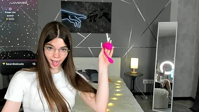 Snapshot of miss__evelyne chatting on December 20, 2025, 3:31 am miss evelyne online show from December 20, 2025, 3:31 am