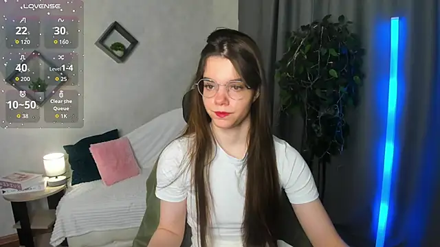 Snapshot of miss__evelyne chatting on December 23, 2025, 1:38 am miss evelyne online show from December 23, 2025, 1:38 am