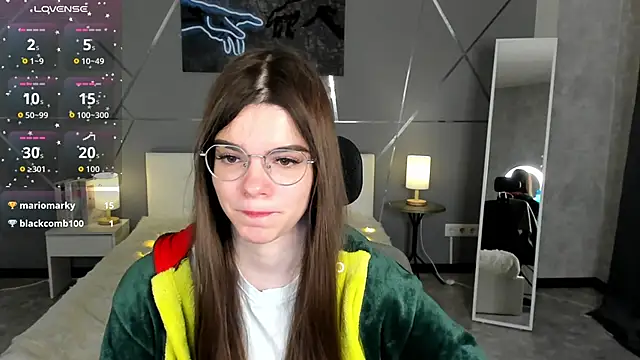 Snapshot of miss__evelyne chatting on December 21, 2025, 1:30 am miss evelyne online show from December 21, 2025, 1:30 am