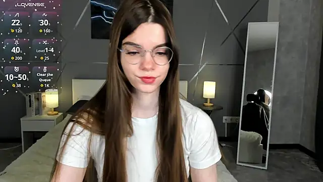 Snapshot of miss__evelyne chatting on December 22, 2025, 1:28 am miss evelyne online show from December 22, 2025, 1:28 am