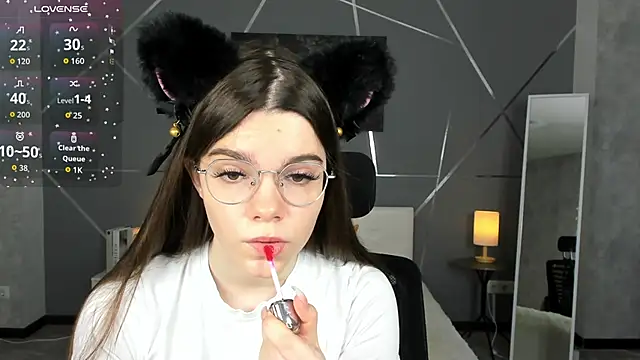 Snapshot of miss__evelyne chatting on January 6, 2026, 1:20 am miss evelyne online show from January 6, 2026, 1:20 am