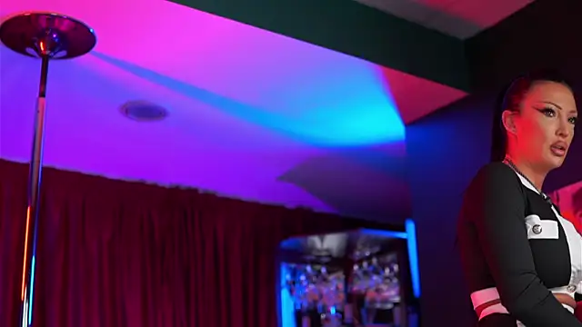 AstridVex online show from April 9, 2026, 8:37 pm