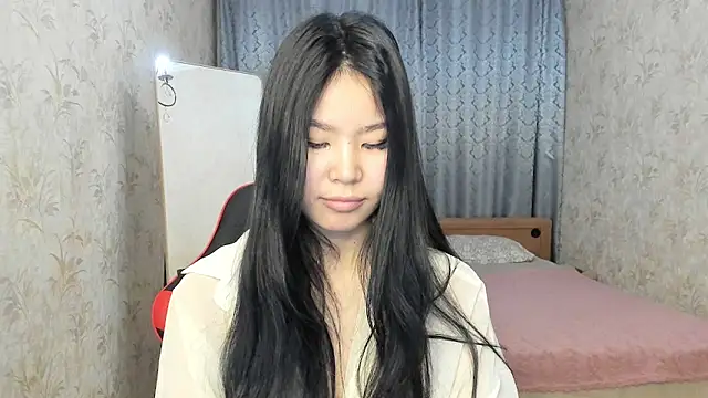 amiya cute online show from March 24, 2026, 5:35 pm