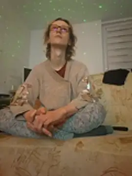 KoruYang online show from December 14, 2025, 3:50 pm