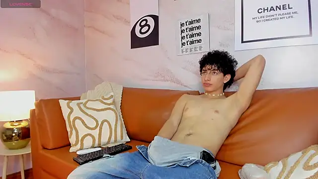 Snapshot of Ken_Moore_ chatting on December 16, 2025, 6:45 pm Ken Moore online show from December 16, 2025, 6:45 pm