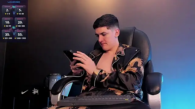 Valentino ceratti online show from December 14, 2025, 1:12 am