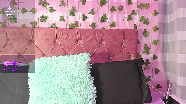 Ayla-marttinez online show from March 1, 2026, 1:05 am