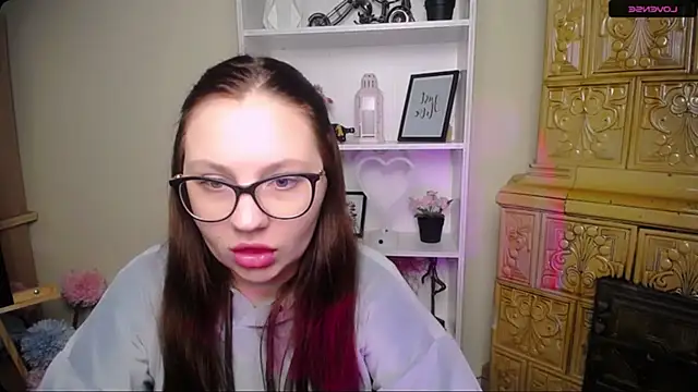 Snapshot of LiliaErmi chatting on December 16, 2025, 5:44 am LiliaErmi online show from December 16, 2025, 5:44 am