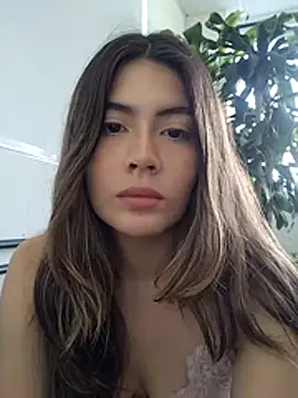 Snapshot of Sara_loewen chatting on December 15, 2025, 12:33 pm Sara loewen online show from December 15, 2025, 12:33 pm