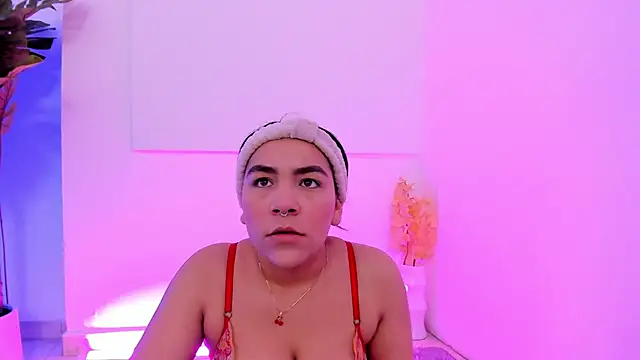 Sophie-dallas online show from December 15, 2025, 12:55 pm