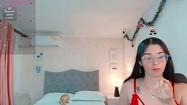 emmalove doll online show from February 11, 2026, 11:10 am