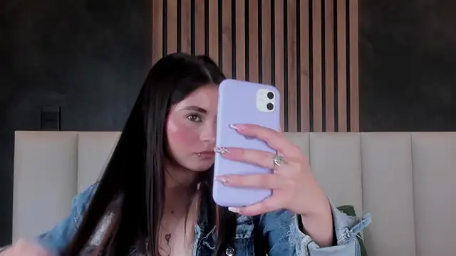 Miia Anderson online show from April 7, 2026, 12:18 pm