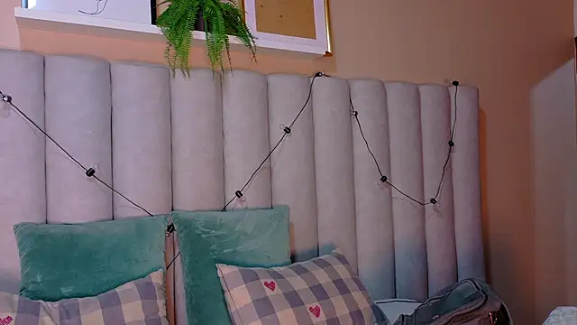 Miia Anderson online show from March 23, 2026, 12:38 pm