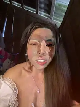 Snapshot of lux-su chatting on April 2, 2026, 2:08 am lux-su online show from April 2, 2026, 2:08 am