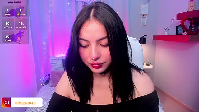 Snapshot of Missslynnn chatting on December 19, 2025, 5:43 am Missslynnn online show from December 19, 2025, 5:43 am