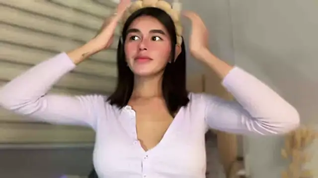 Annedee  online show from December 16, 2025, 4:44 pm