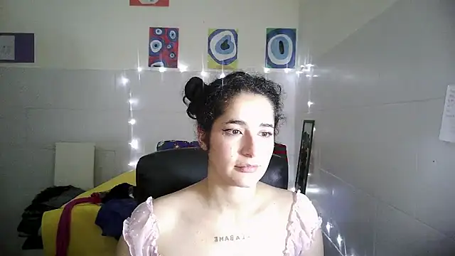 Snapshot of caramel-hotty chatting on December 15, 2025, 12:49 am caramel-hotty online show from December 15, 2025, 12:49 am