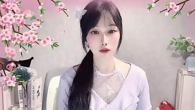 Snapshot of Pinkgirl520 chatting on April 13, 2026, 12:20 pm Pinkgirl520 online show from April 13, 2026, 12:20 pm