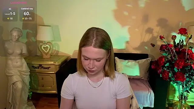 Snapshot of RebeccaLewis chatting on December 15, 2025, 11:27 am RebeccaLewis online show from December 15, 2025, 11:27 am