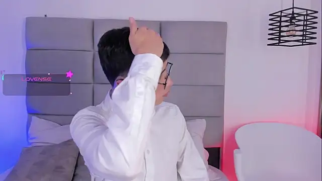 JoshClaarktt online show from April 10, 2026, 4:08 am