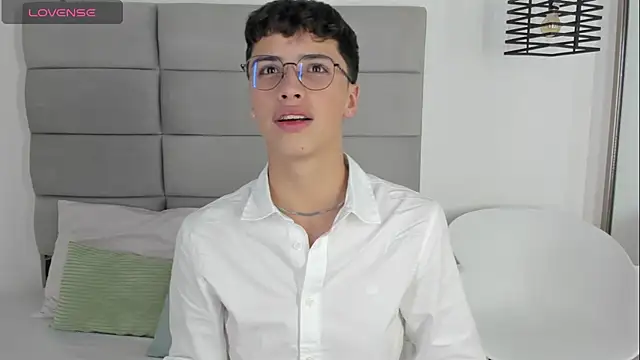 JoshClaarktt online show from April 7, 2026, 4:03 am